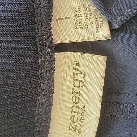 Chico's Zenergy Navy Blue Cargo Crop Pants Size Medium/8 - Picture 7 of 8